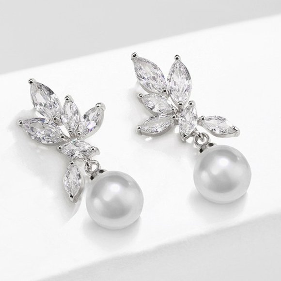 Leaf Dangle Earring with pearl Brand New - Picture 2 of 3